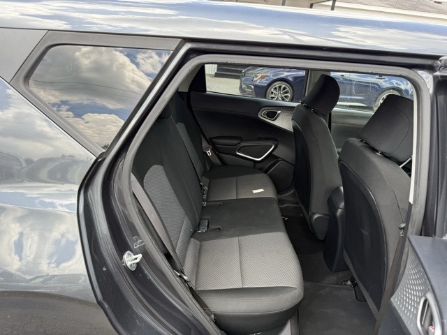 Vehicle image 11 of 22