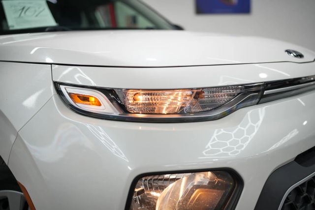 2020 Kia Soul LX Image 2 of 49