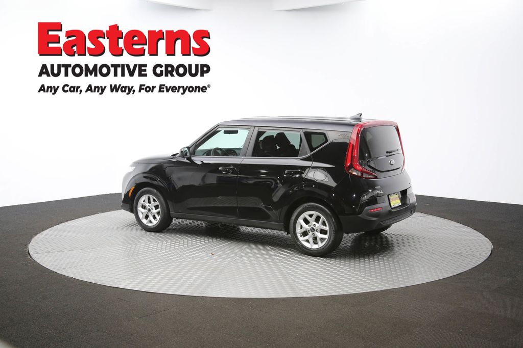 Vehicle image 33 of 63