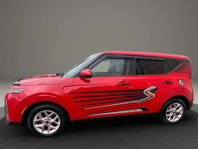 2020 Kia Soul S Image 2 of 34