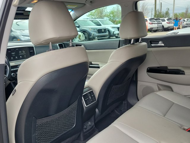 Vehicle image 18 of 31