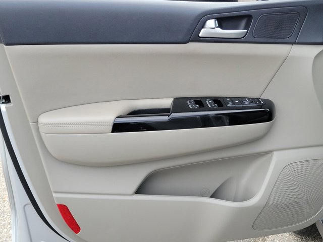 Vehicle image 27 of 31