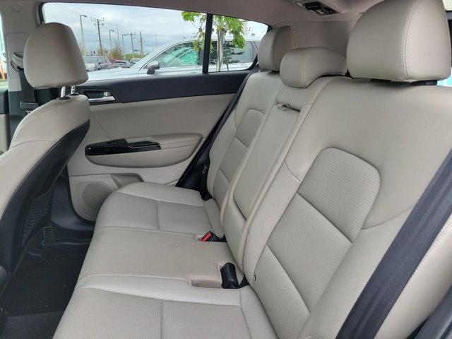Vehicle image 17 of 31