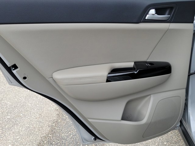 Vehicle image 19 of 31