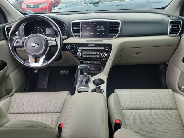 Vehicle image 22 of 31