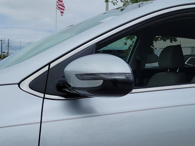 Vehicle image 11 of 31