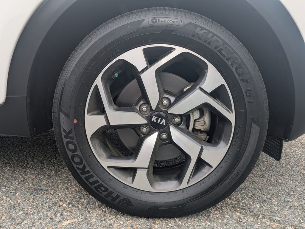 Vehicle image 10 of 25