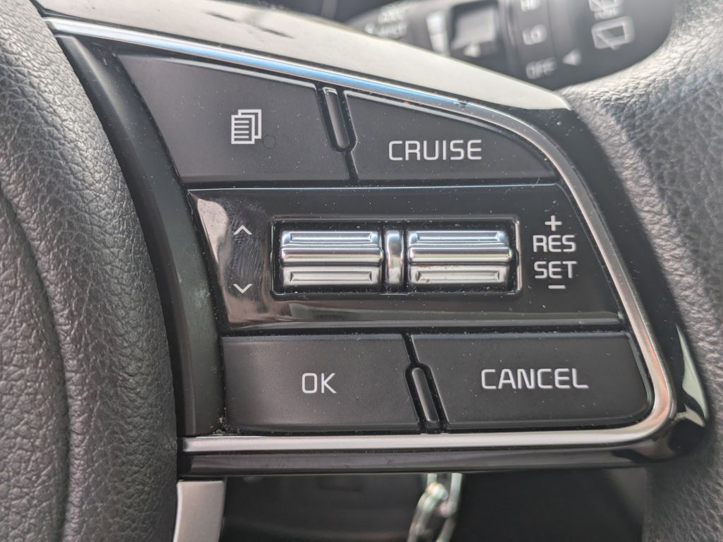Vehicle image 23 of 25