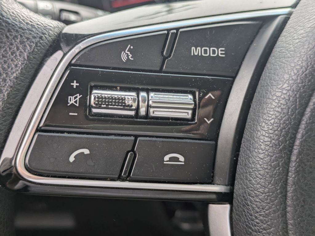 Vehicle image 22 of 25