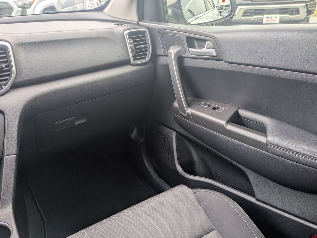 Vehicle image 16 of 25