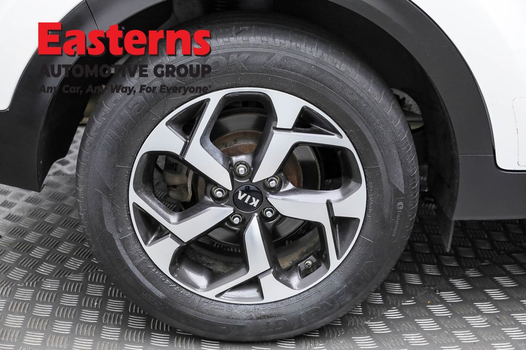 Vehicle image 41 of 61