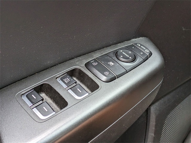 Vehicle image 13 of 23