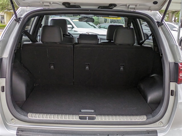 Vehicle image 17 of 23