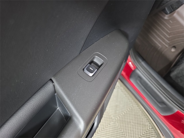 Vehicle image 32 of 36