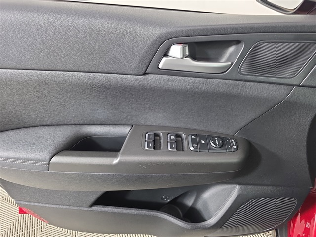 Vehicle image 27 of 36