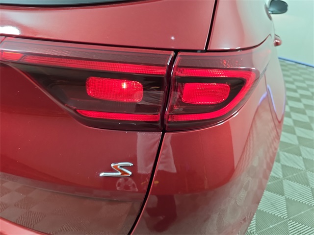 Vehicle image 11 of 36