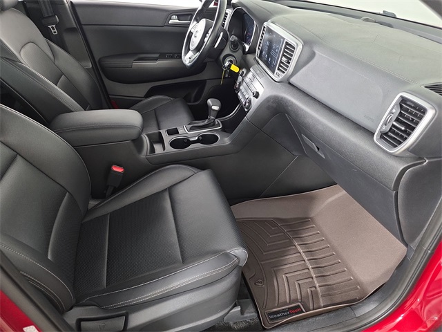 Vehicle image 33 of 36