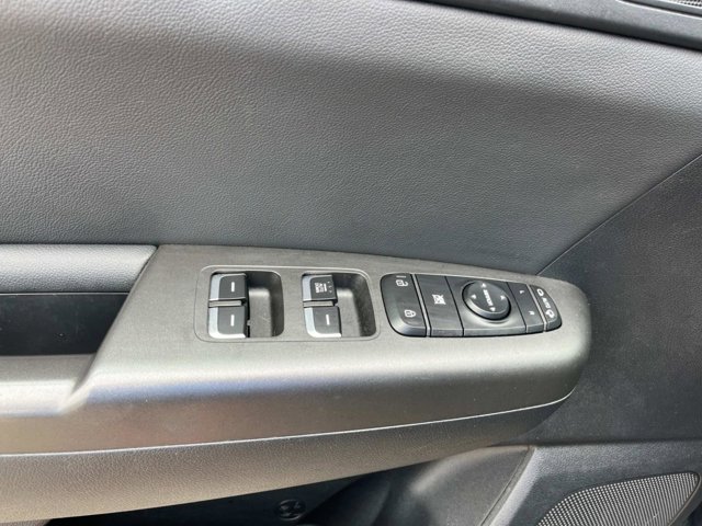 Vehicle image 27 of 37