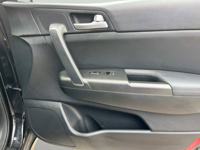 Vehicle image 25 of 37