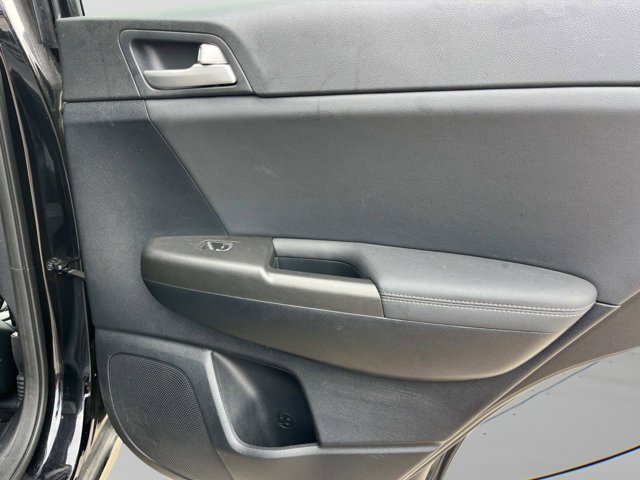 Vehicle image 26 of 37
