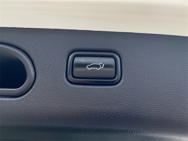 Vehicle image 32 of 36