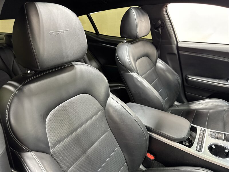 2020 Kia Stinger GT2 Image 21 of 47