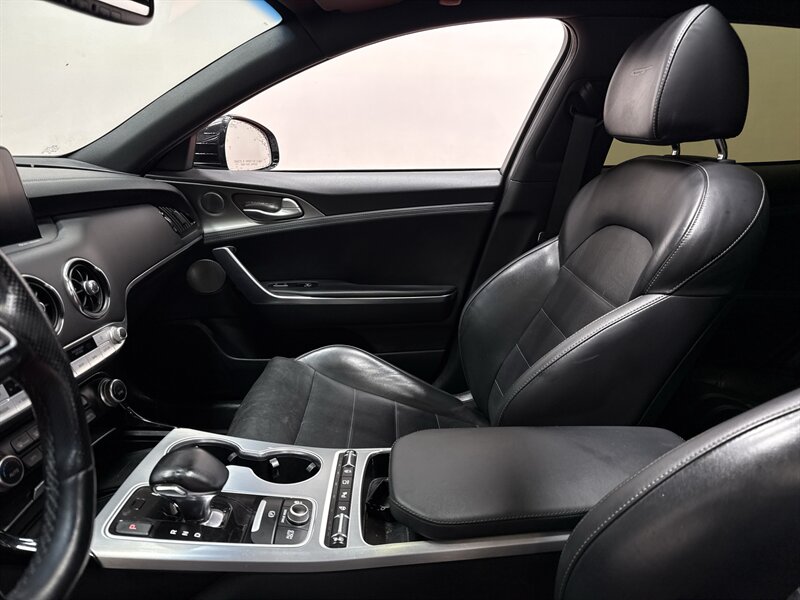 2020 Kia Stinger GT2 Image 31 of 47