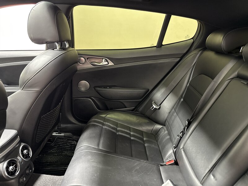 2020 Kia Stinger GT2 Image 24 of 47