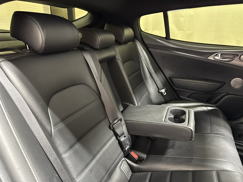2020 Kia Stinger GT2 Image 20 of 47