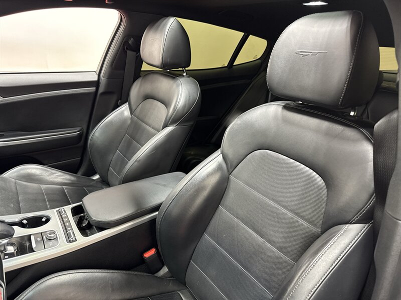 2020 Kia Stinger GT2 Image 23 of 47