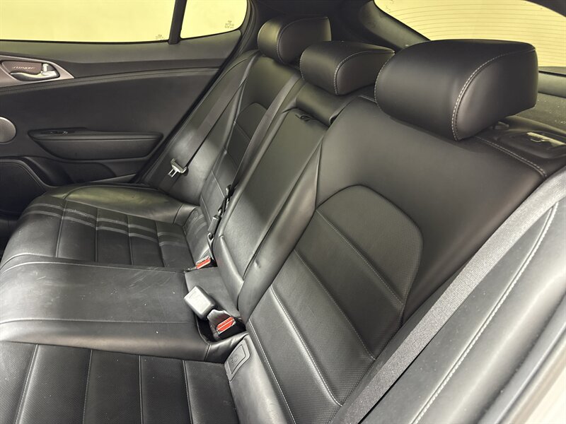 2020 Kia Stinger GT2 Image 19 of 47