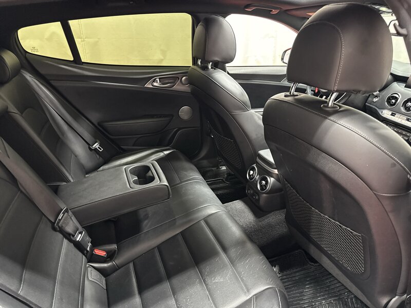 2020 Kia Stinger GT2 Image 22 of 47