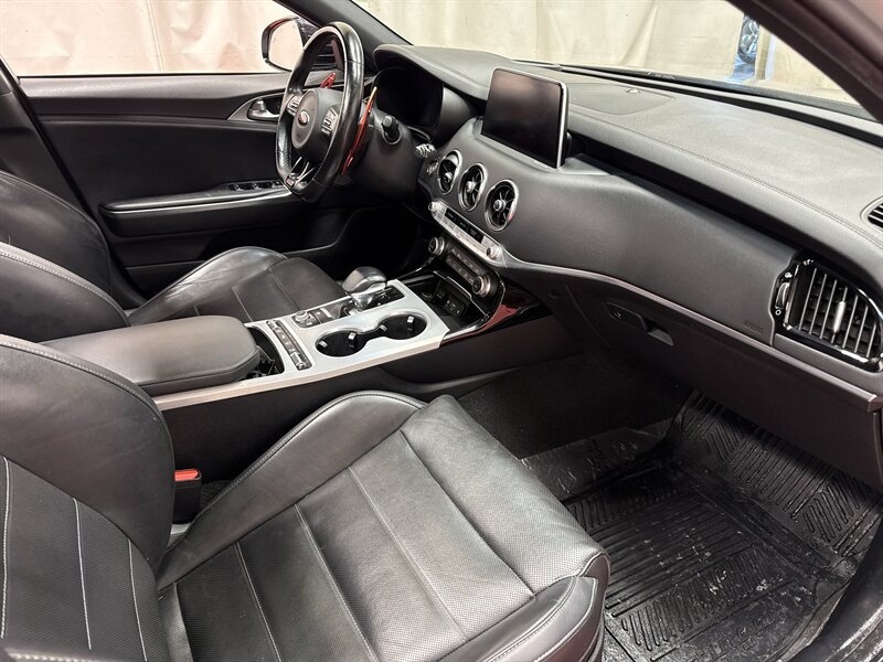 2020 Kia Stinger GT2 Image 28 of 47