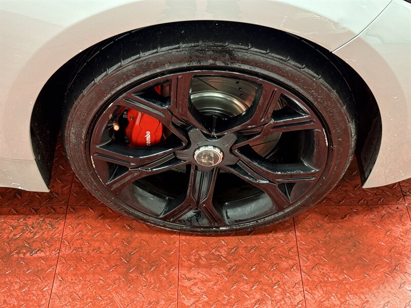 2020 Kia Stinger GT2 Image 17 of 47