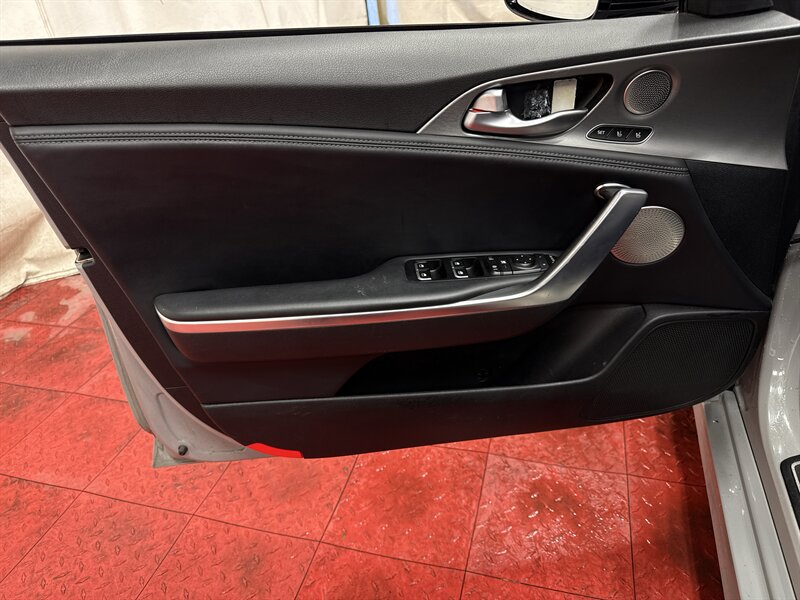 2020 Kia Stinger GT2 Image 38 of 47