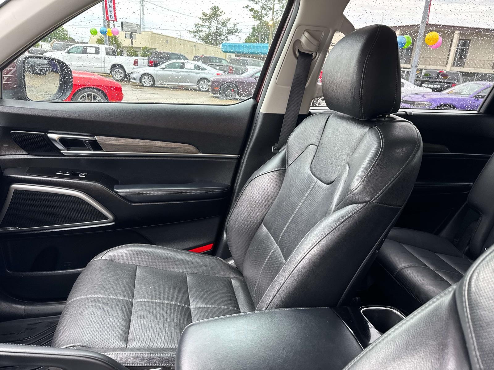 Vehicle image 15 of 28