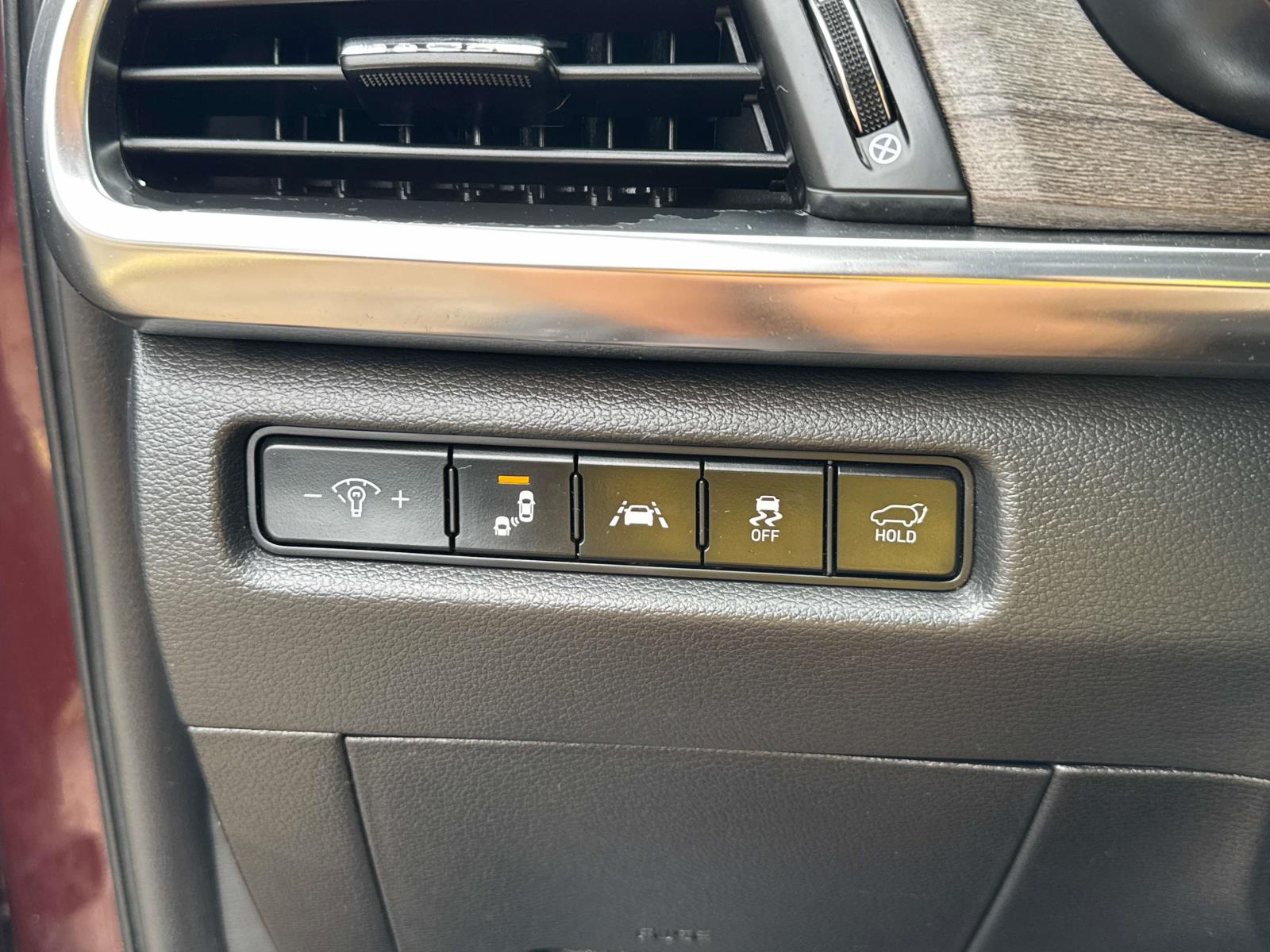 Vehicle image 21 of 28