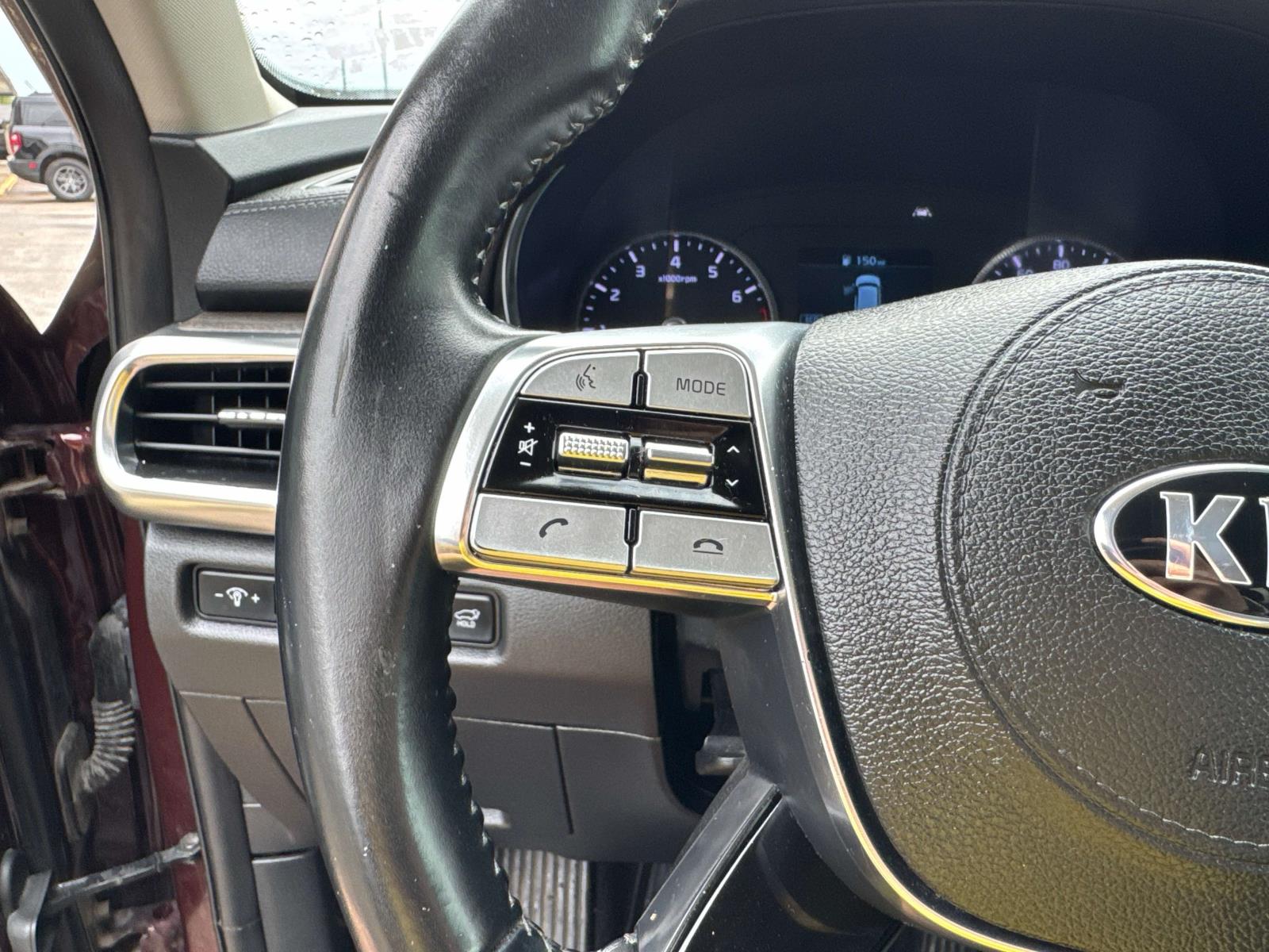 Vehicle image 23 of 28