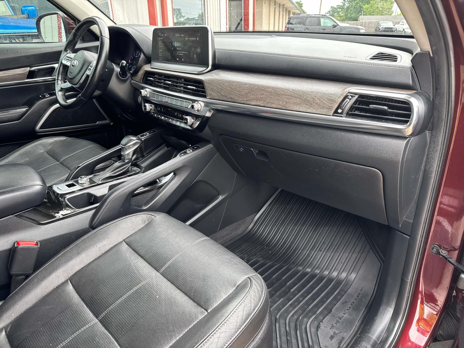 Vehicle image 12 of 28