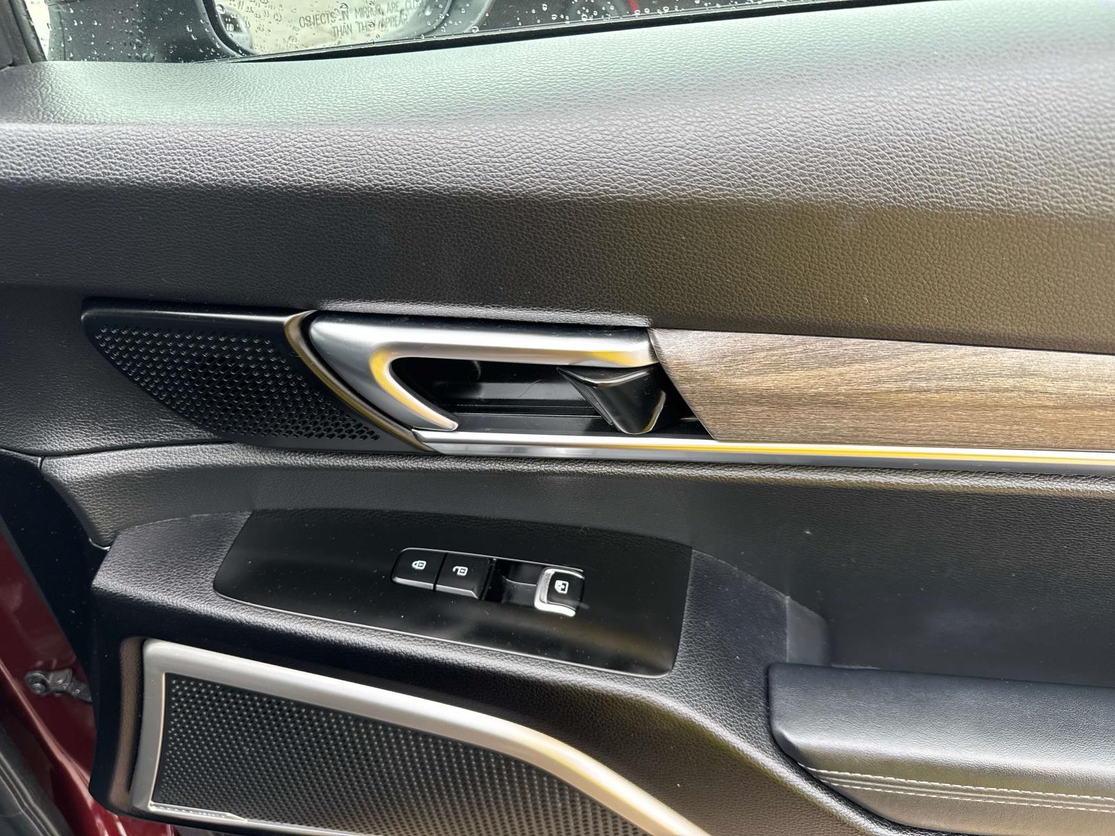 Vehicle image 14 of 28