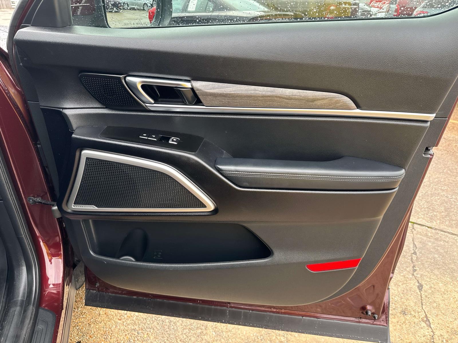 Vehicle image 13 of 28