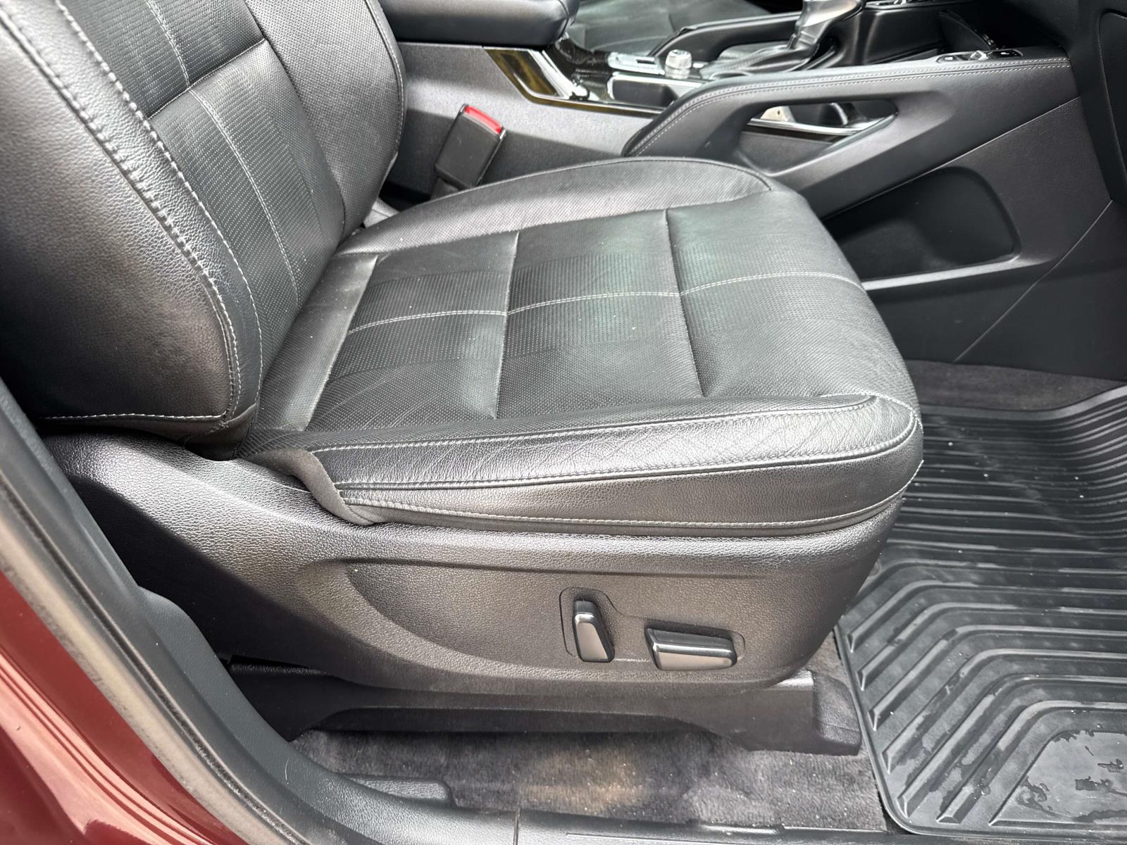 Vehicle image 11 of 28