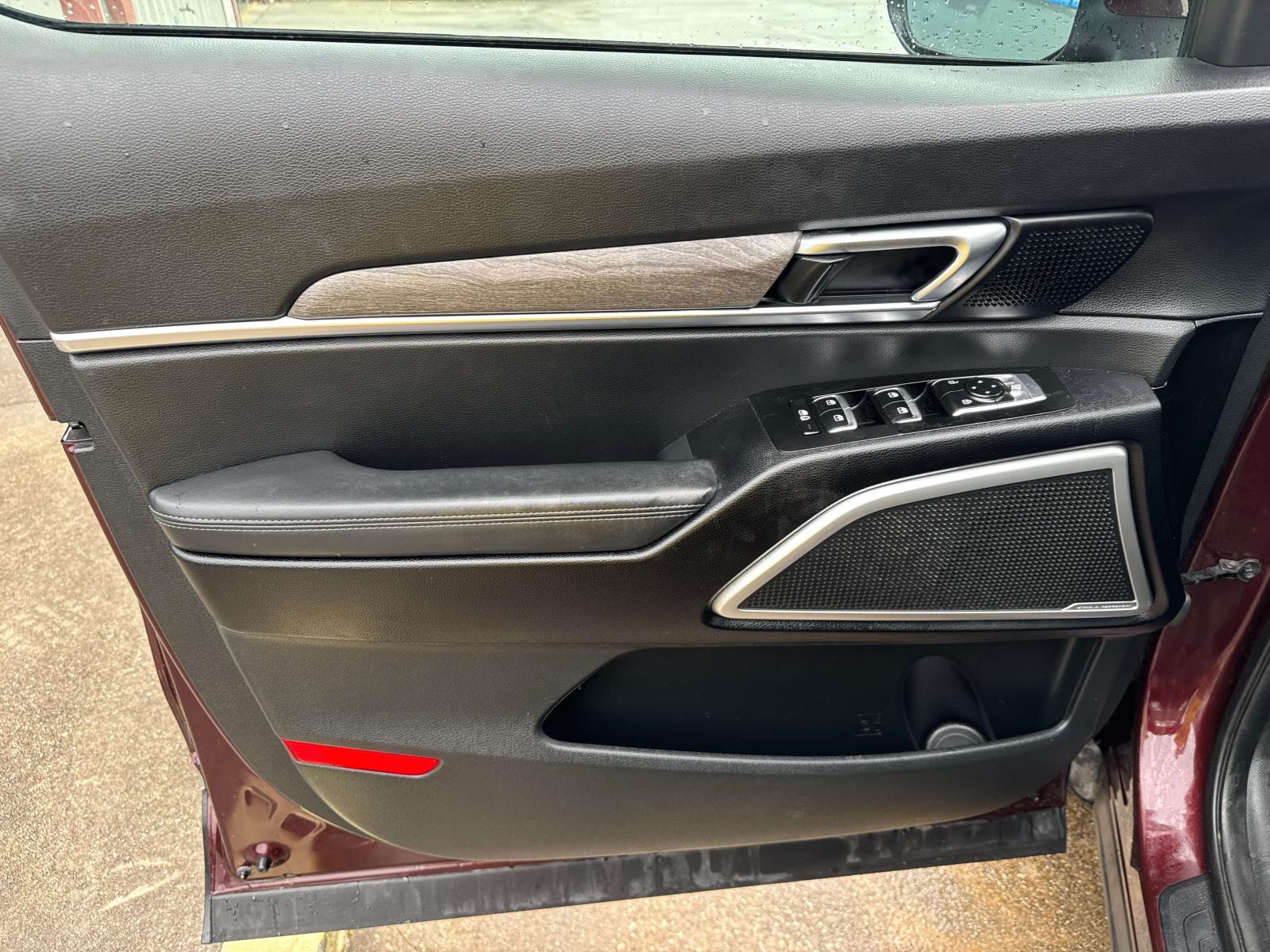 Vehicle image 18 of 28