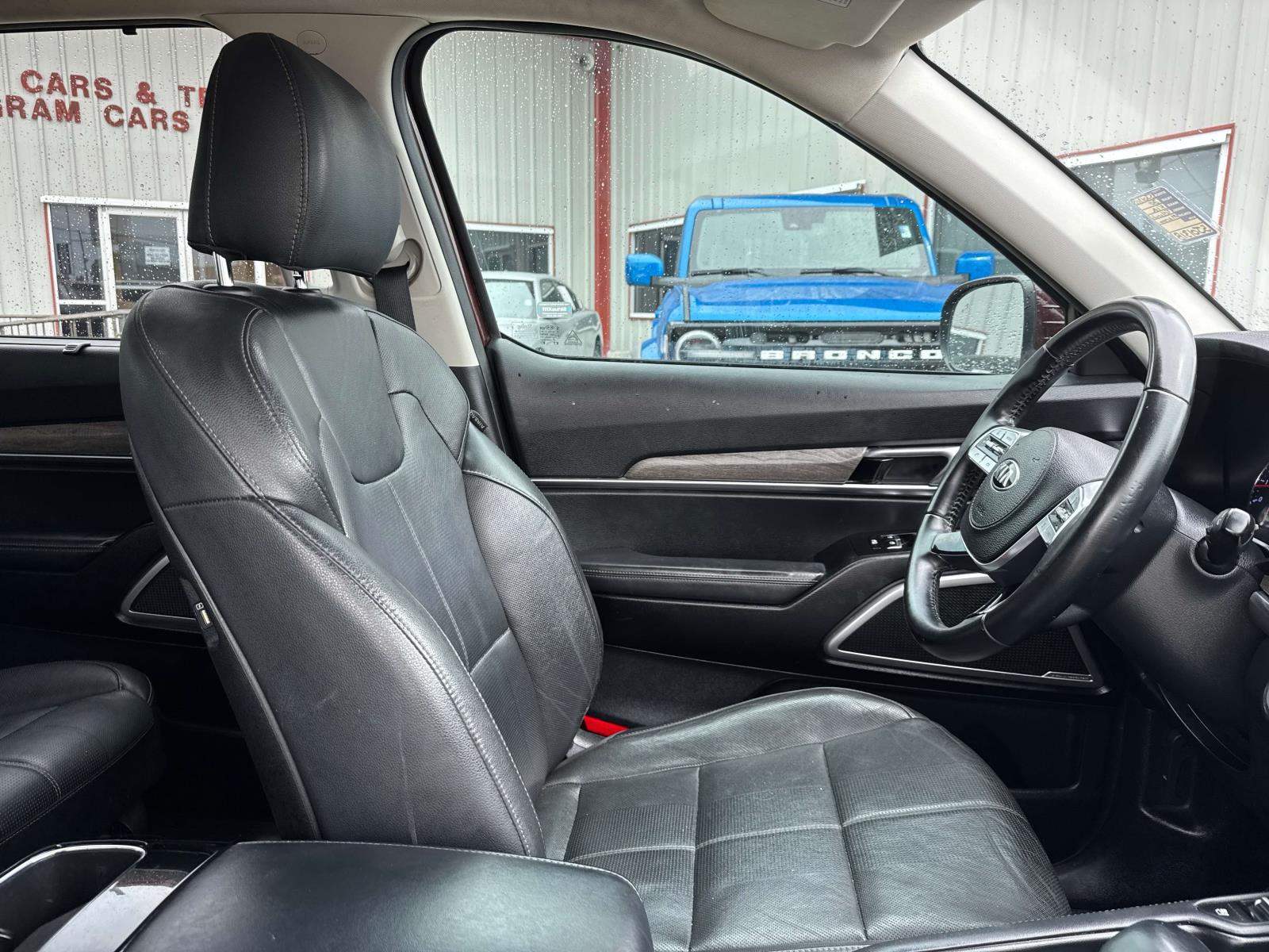 Vehicle image 10 of 28