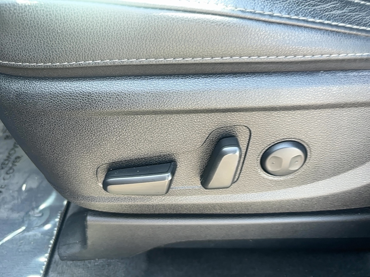 Vehicle image 10 of 15