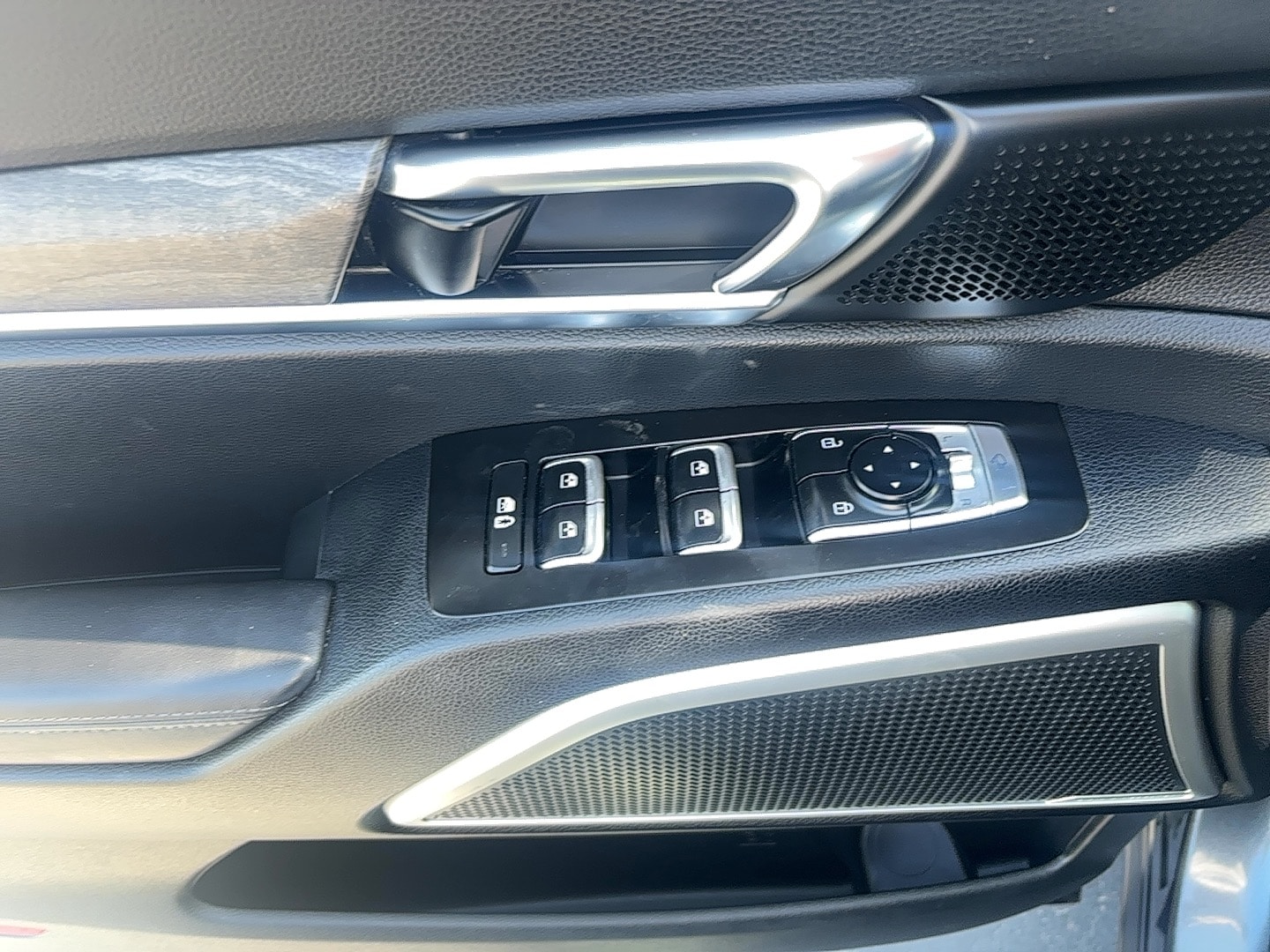 Vehicle image 9 of 15