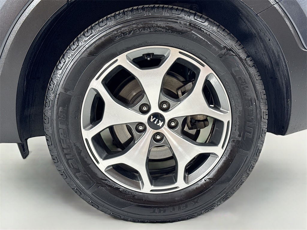 Vehicle image 18 of 42