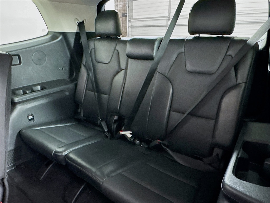 Vehicle image 21 of 42