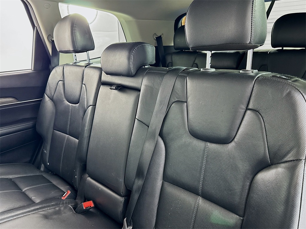 Vehicle image 20 of 42