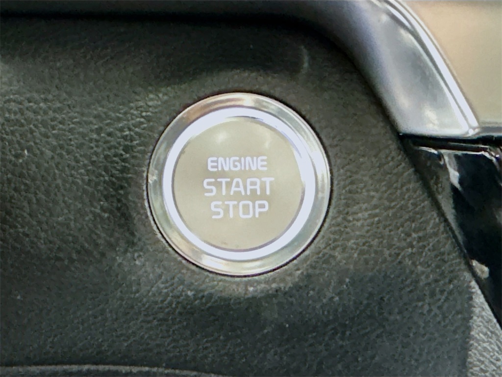 Vehicle image 32 of 42